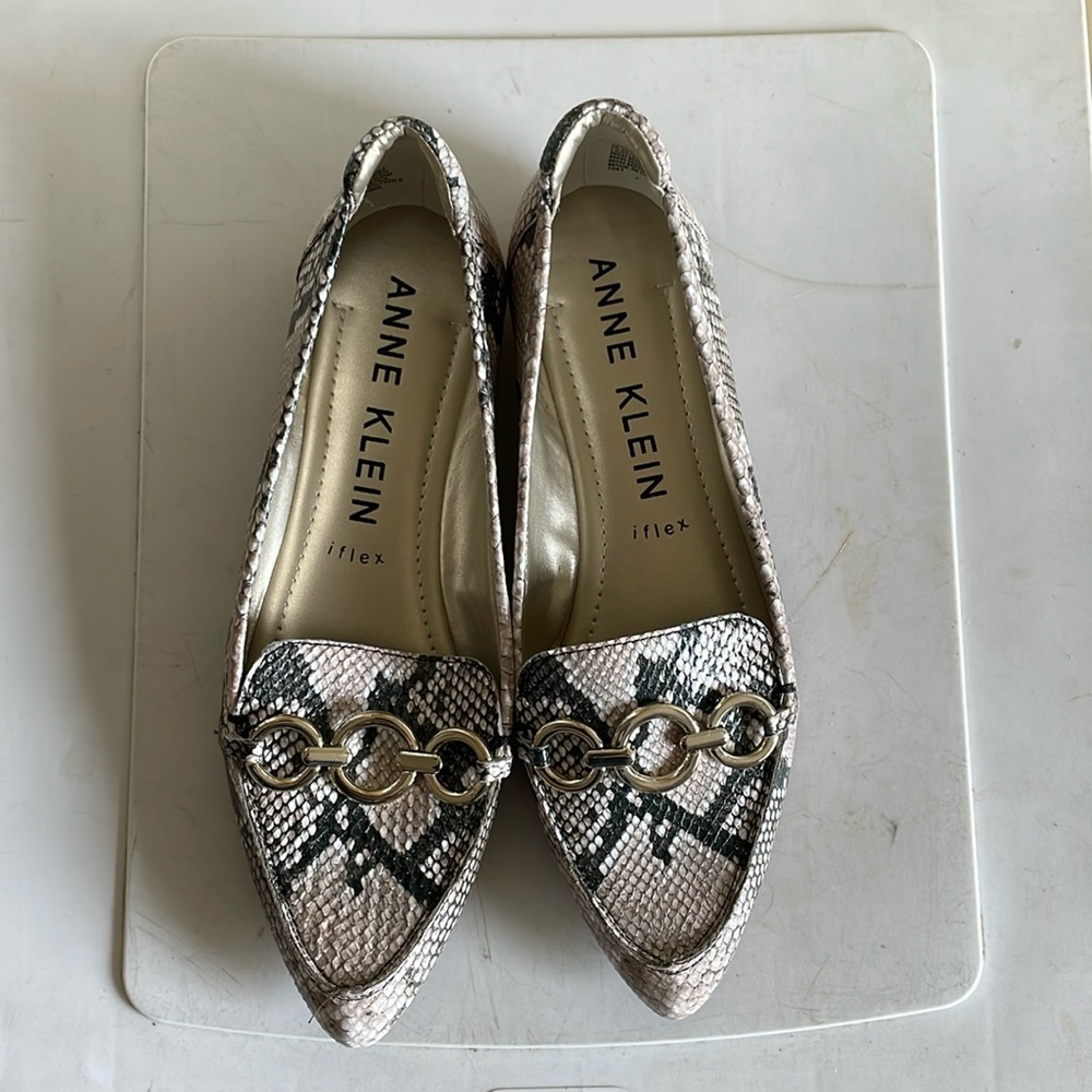 Anne Klein memory foam woman’s size 9 brand new w box